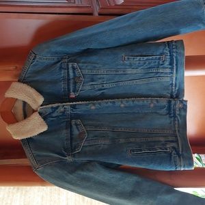 Brand new with Tags Levis Sherpa Trucker Jacket. M, Unisex